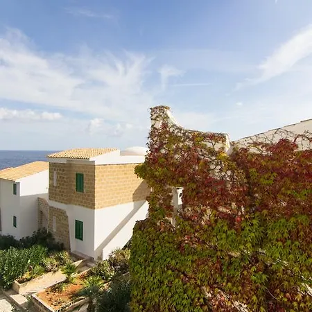 Resort Calampiso 4*