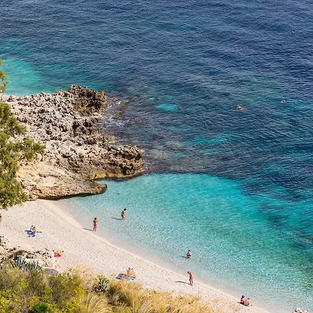 Resort Calampiso 4*