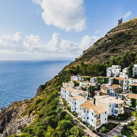 Resort Calampiso 4*