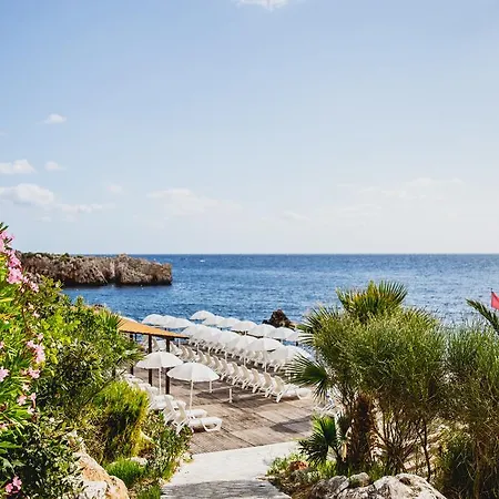 Resort Calampiso 4*